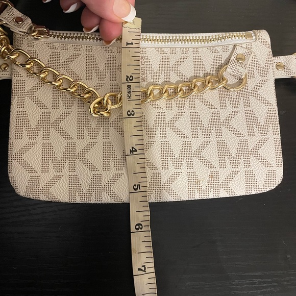 Excellent condition Michael Kors belt bag! - Picture 8 of 9